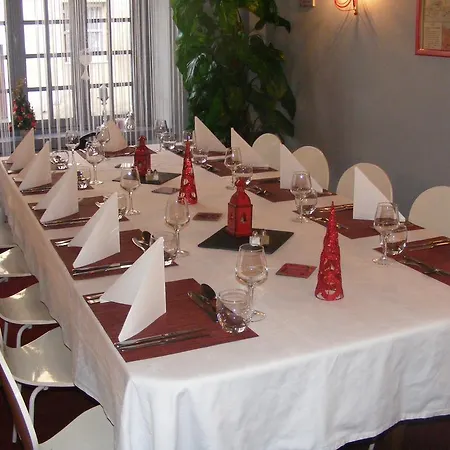 Hotel-restaurant Les Colonnades מלון Saint-Fulgent